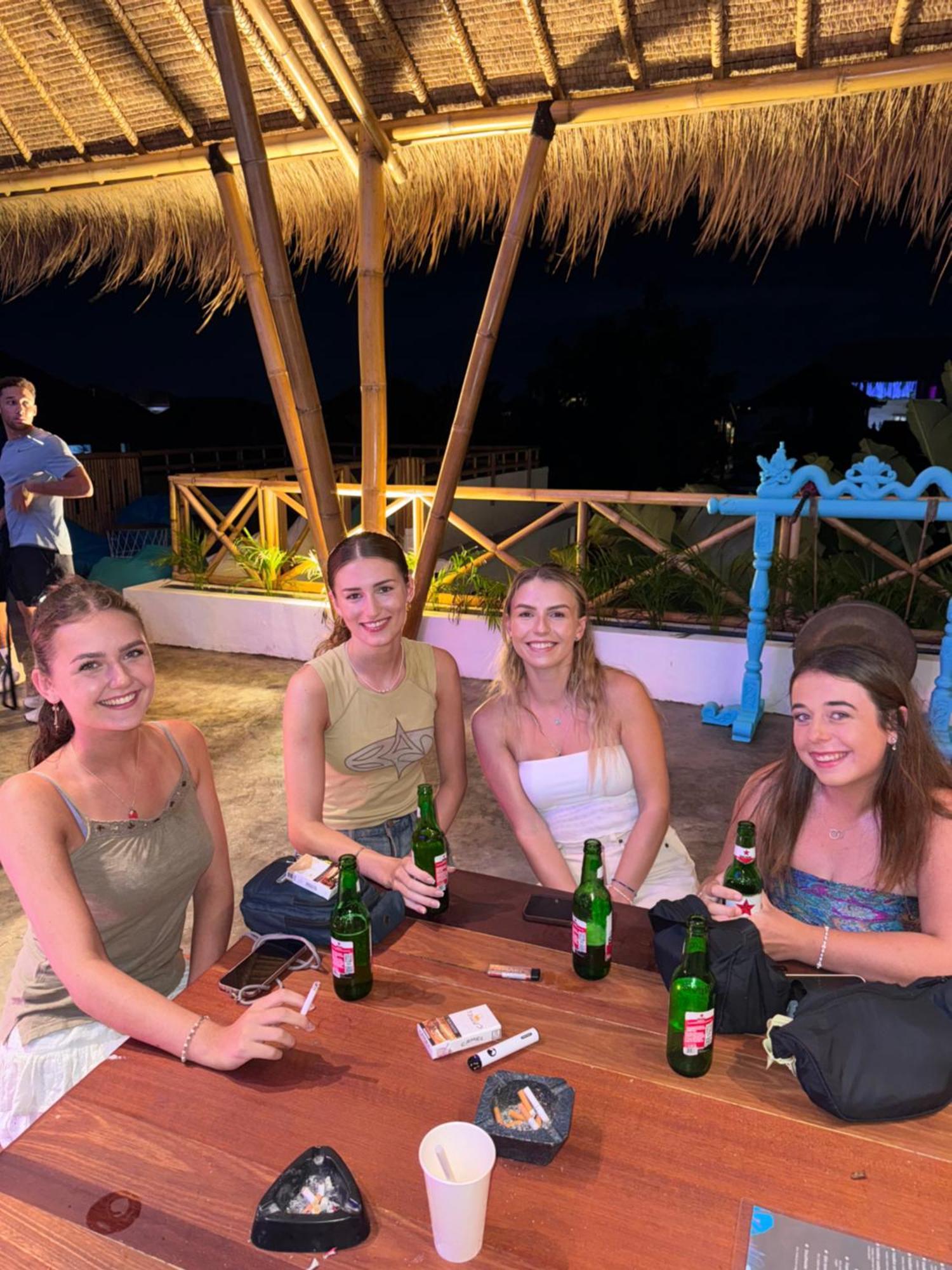 Canggu Central Hostel 외부 사진